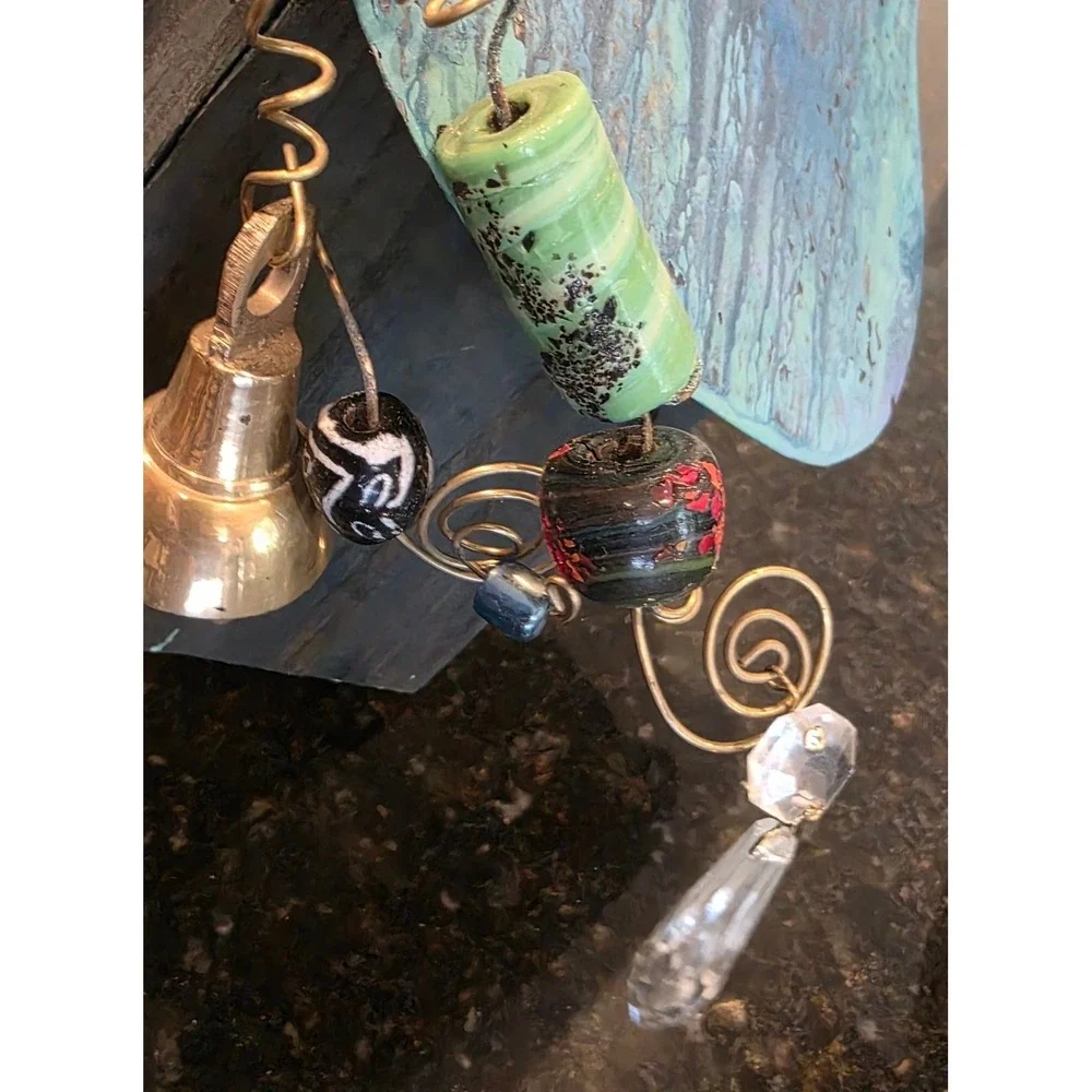 Birdhouse with bobbles